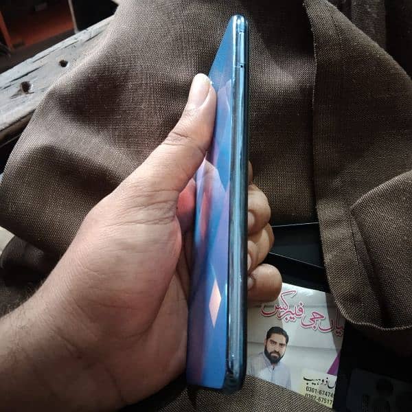 Vivo V21e full lush condition 10/10 Whatsapp nbr 03431417884 1