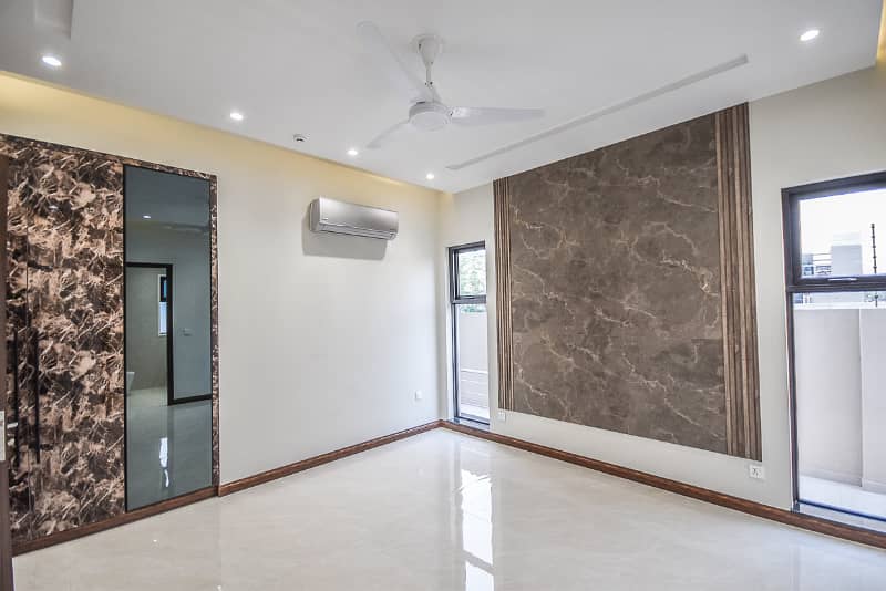 Classical 01 Kanal Bungalow For Sale In DHA Phase 7 Near To Carrefour 13