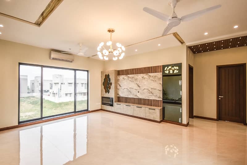 Classical 01 Kanal Bungalow For Sale In DHA Phase 7 Near To Carrefour 24