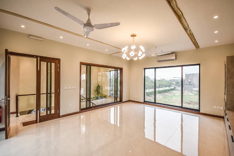 Classical 01 Kanal Bungalow For Sale In DHA Phase 7 Near To Carrefour 25