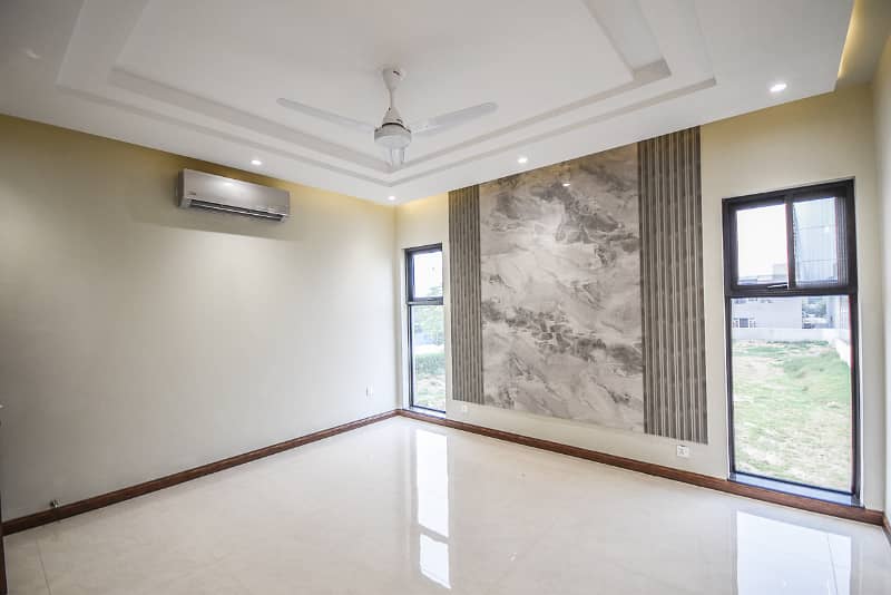 Classical 01 Kanal Bungalow For Sale In DHA Phase 7 Near To Carrefour 28