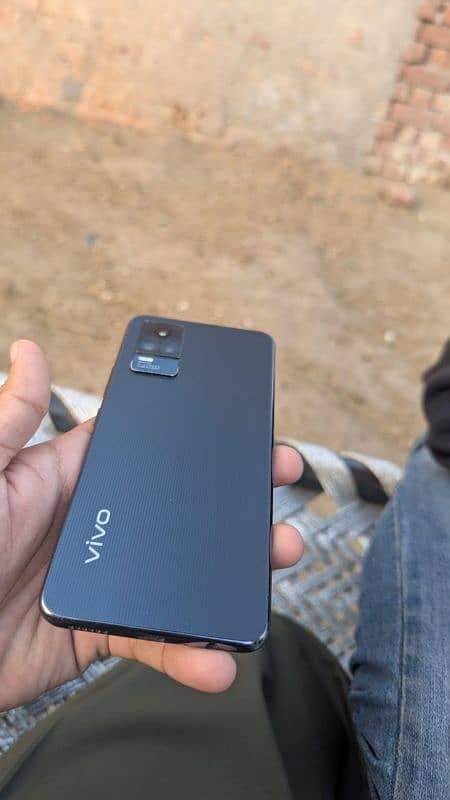 vivo v21e urgent sale:03:07100:79:71 official pta  with box charger 10