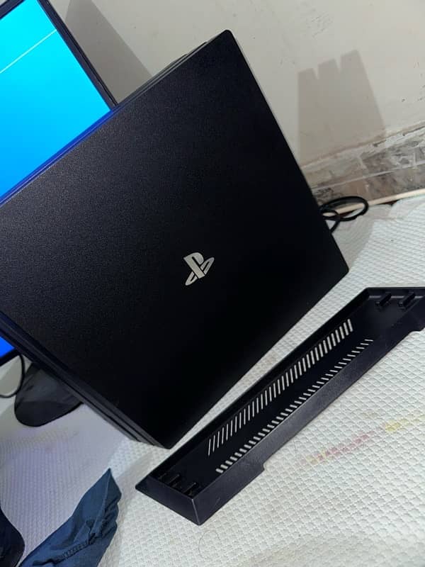 Ps4 Pro ( 7216B ) with Box 5