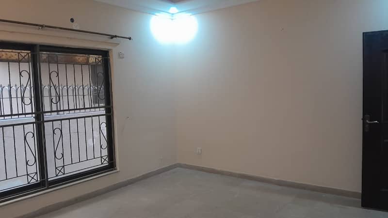 20 Marla Lower Portion Fully Independent Available For Rent In Z Block DHA Phase 3 Lahore 5