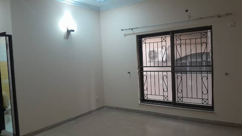 20 Marla Lower Portion Fully Independent Available For Rent In Z Block DHA Phase 3 Lahore 6