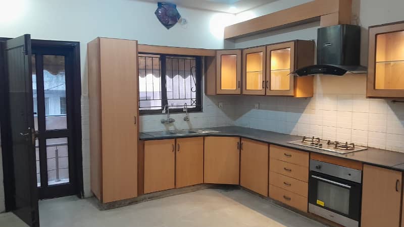 20 Marla Lower Portion Fully Independent Available For Rent In Z Block DHA Phase 3 Lahore 8