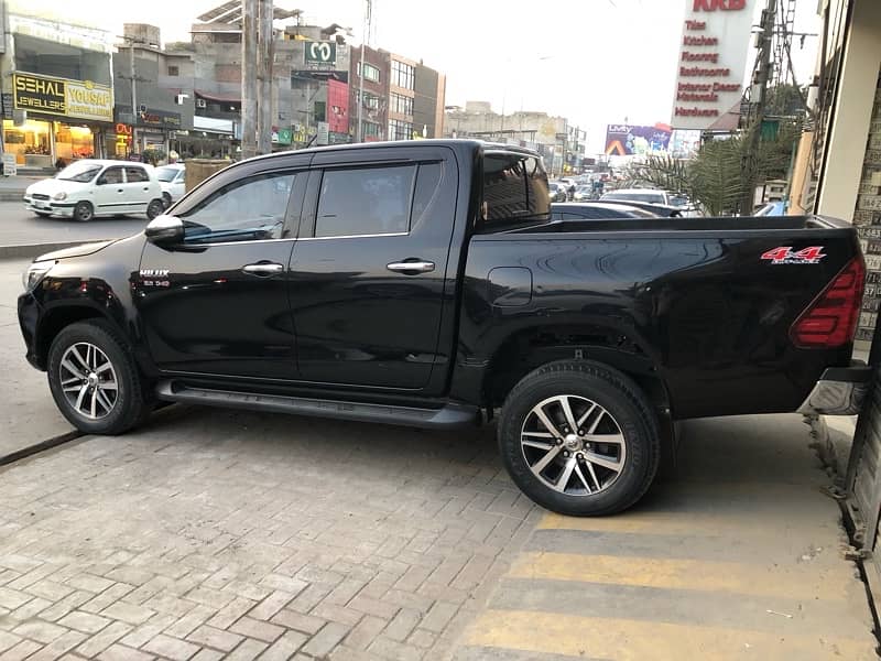 TOYOTA HILUX REVO V 2021 MODEL PUNJAB REGISTERED 6