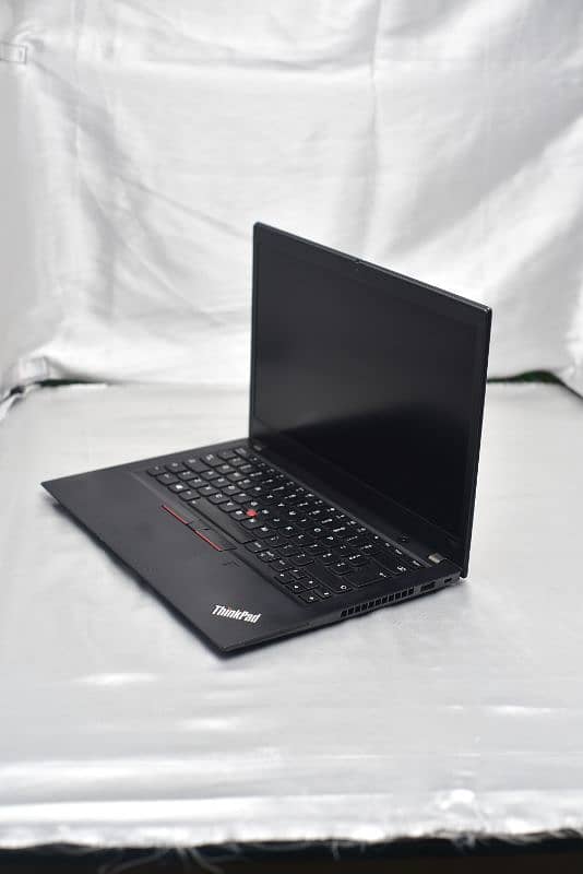 T490s i7 8th generation 16gb ram ddr4 / 256 gb ssd nvme 1