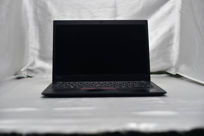 T490s i7 8th generation 16gb ram ddr4 / 256 gb ssd nvme 5