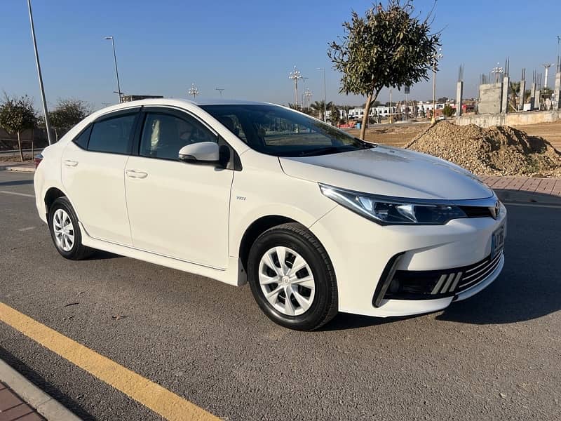 Toyota Corolla GLI 2018 super white bumper to bumper 100% 2