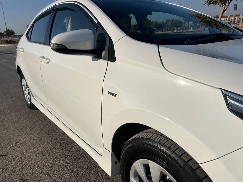 Toyota Corolla GLI 2018 super white bumper to bumper 100% 7