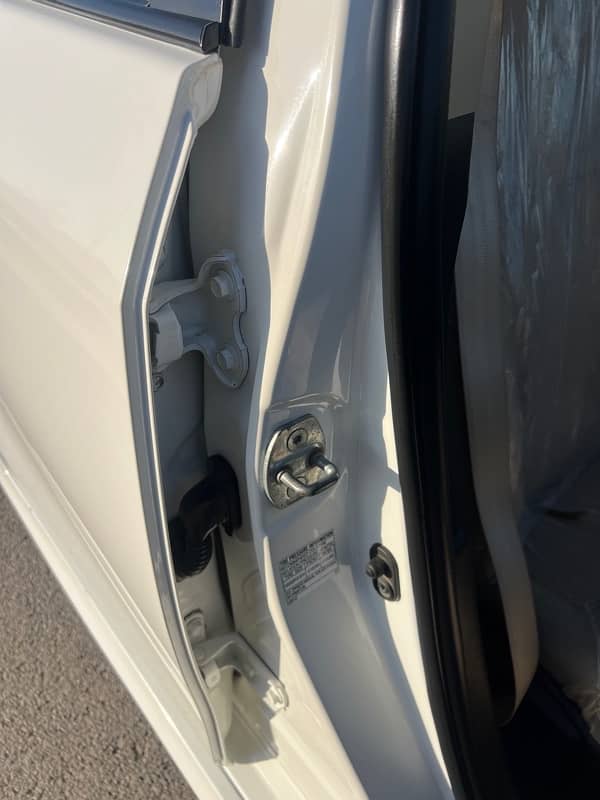 Toyota Corolla GLI 2018 super white bumper to bumper 100% 12