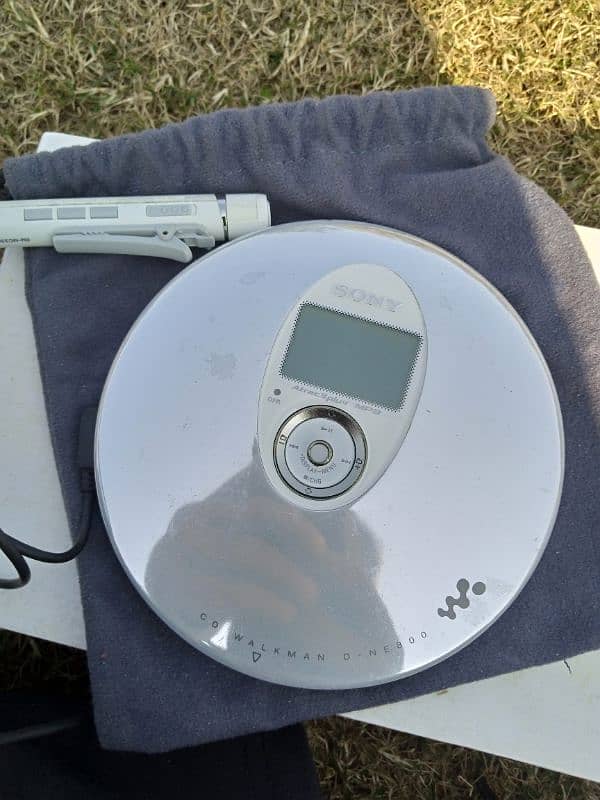 SONY CD WALKMAN PORTABLE CD PLAYER D-NE800 0