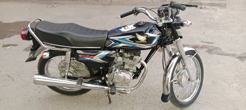 Honda CG 125  Black Colour 5