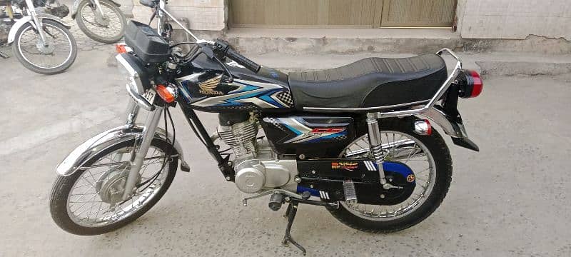 Honda CG 125  Black Colour 6