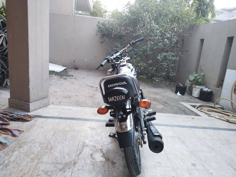 CG 125 2025 model black color new condition only used 350 km 3