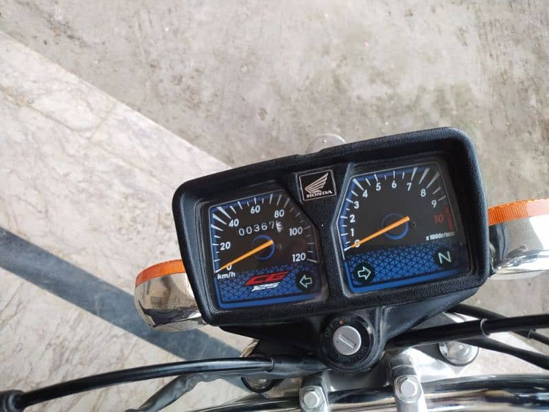 CG 125 2025 model black color new condition only used 350 km 4