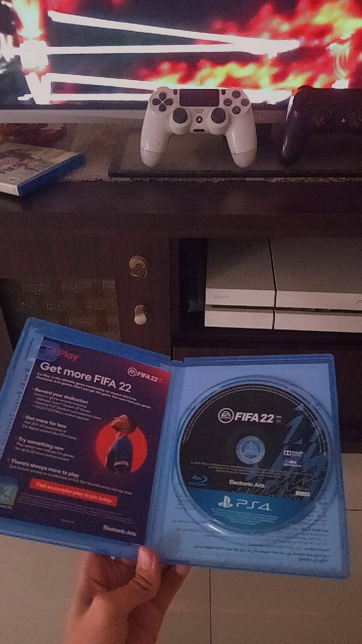 PLAY STATION 4 WITH FIFA 22 AND FIFA 15 2