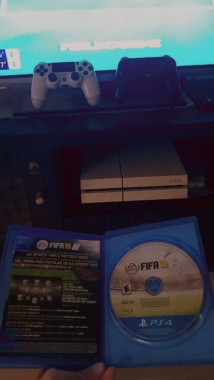 PLAY STATION 4 WITH FIFA 22 AND FIFA 15 3