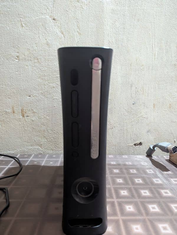 Xbox 360 250GB with 2 Wireless controller 2