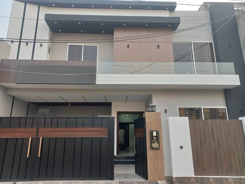 10 Marla House For Sale In Jeewan City Sahiwal 0