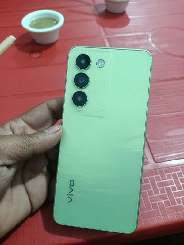 vivo y 100 . . 8/256 0