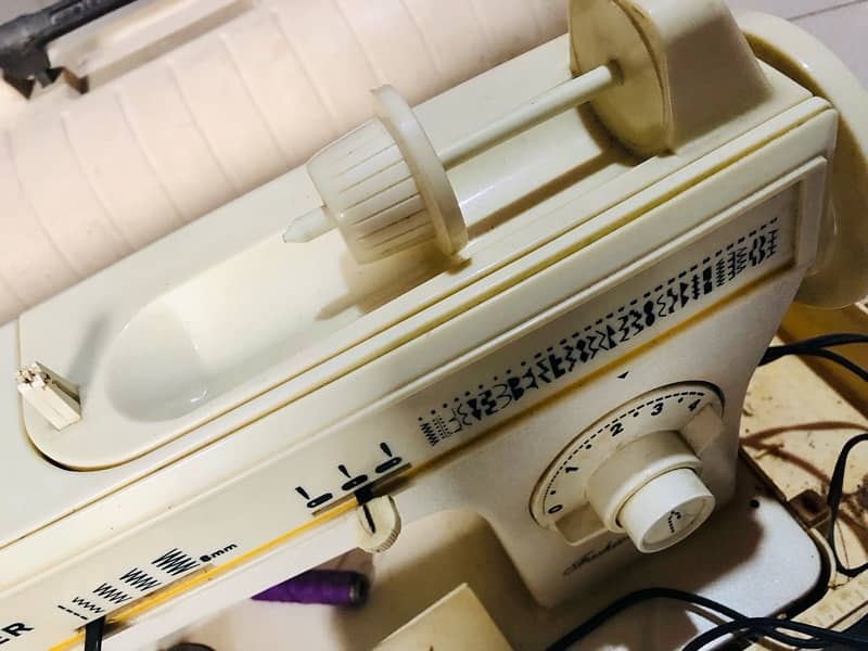 Singer 899 Sewing Machine - Unused   سنگر 899 سلائی مشین - 4