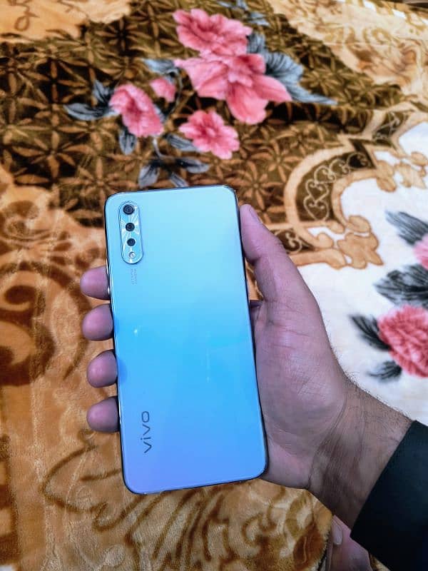 vivo s1  6/128,,,,,,,,,27500 negotiable 2