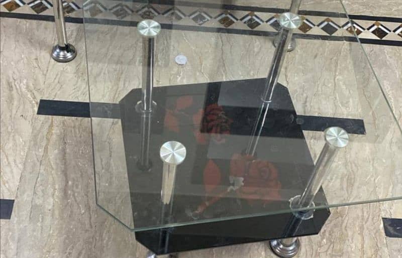 1 CENTRE TABLE. . 1 CHAKOR SIDE TABLE. LOOK BEW 10/10 0