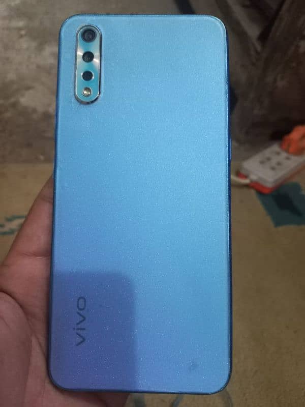 vivo s1 with box 2