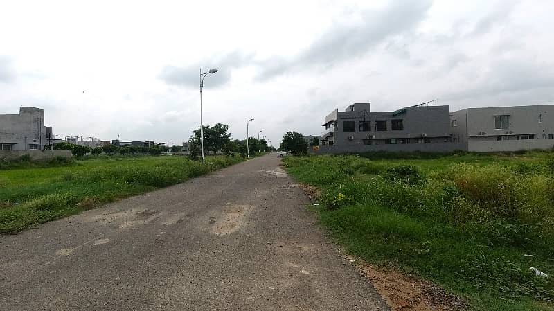 One Kanal Surrounded By Beautiful Houses One Kanal Investor Price Plot For Sale 3