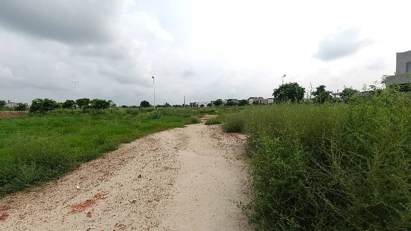 One Kanal Surrounded By Beautiful Houses One Kanal Investor Price Plot For Sale 9