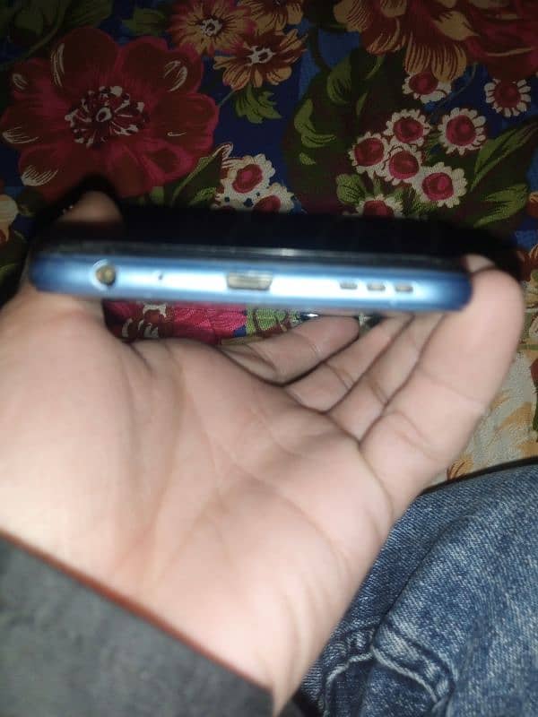 vivo y20 used for sale in emergency without box and charger 1