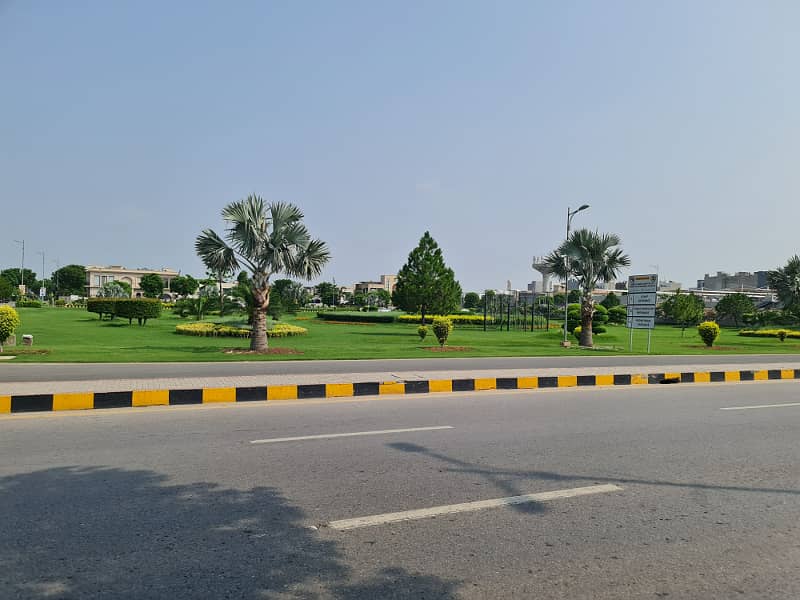 Facing Park One Kanal Ideal Location Plot For Sale 0