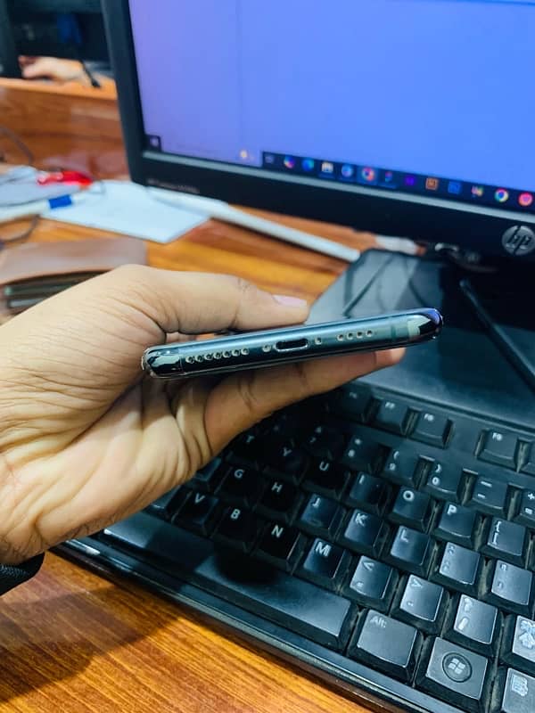 Iphone 11 Pro Max 256GB PTA 4