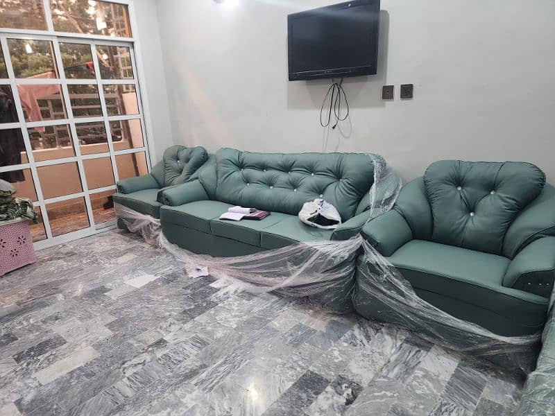 7 seater sofa set in excellent condition 5