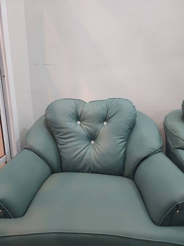 7 seater sofa set in excellent condition 6