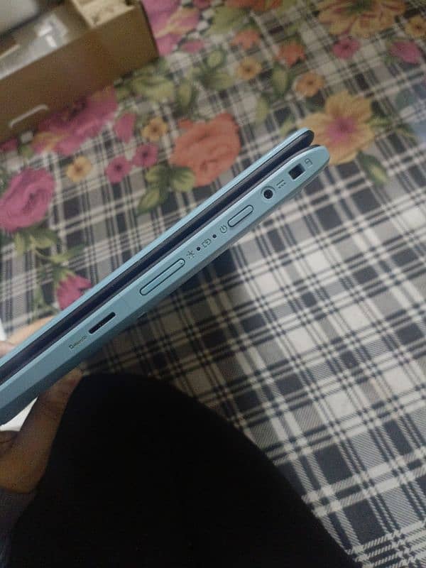 Acer laptop for urgent sale. 3