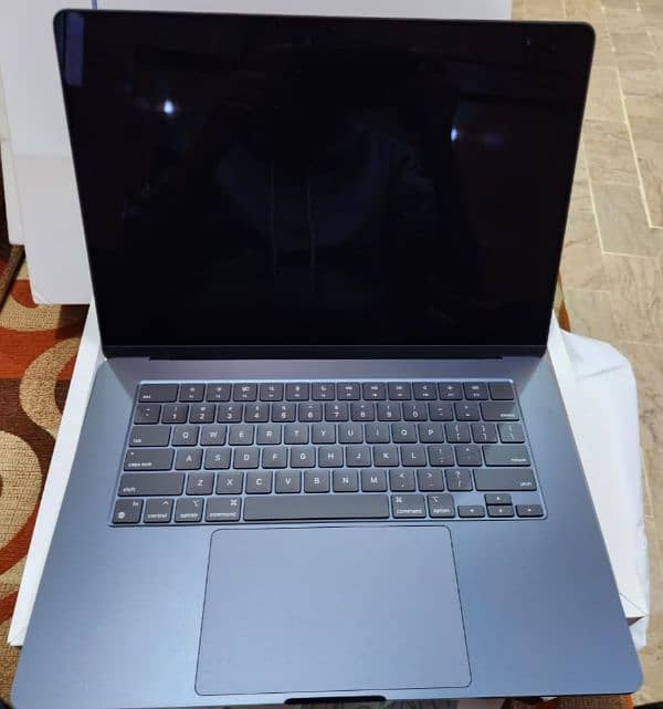 Macbook Air M3, 15" (8/256) Brand New 1