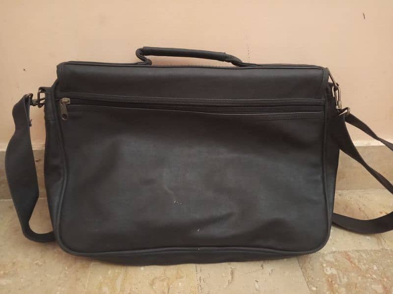 good condition laptop bag okay  final 2000 2