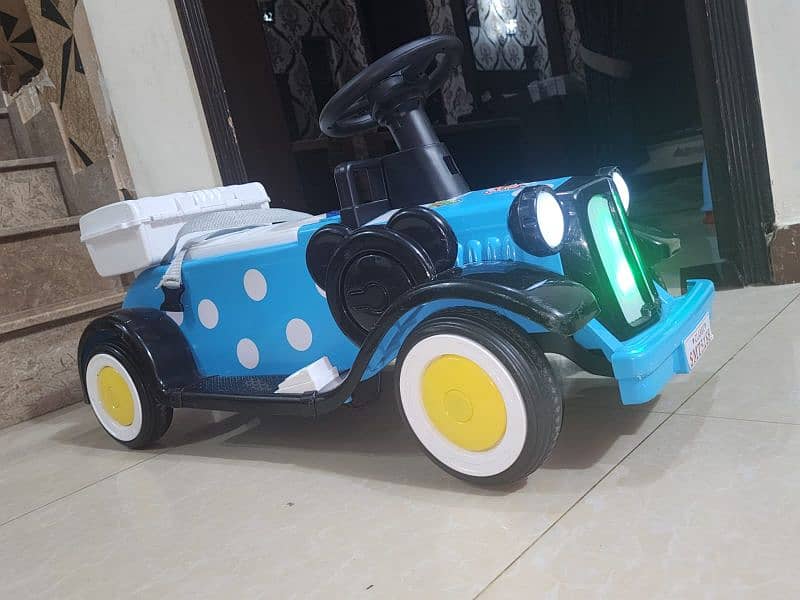 Childens electric car can take one person Toy  classic car 0