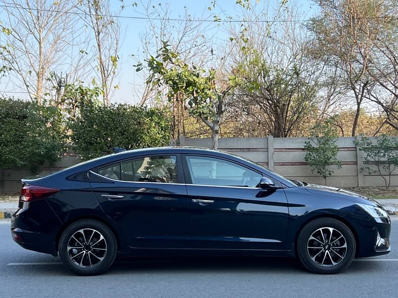 Hyundai Elantra GLS 2022 9