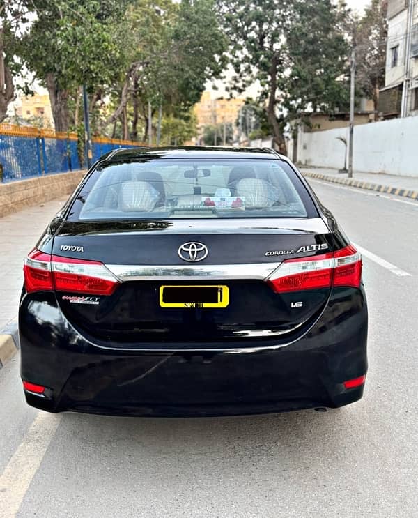 Toyota Corolla Altis 2017 in mint condition 3