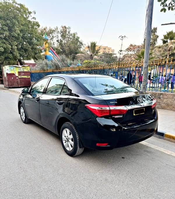 Toyota Corolla Altis 2017 in mint condition 4