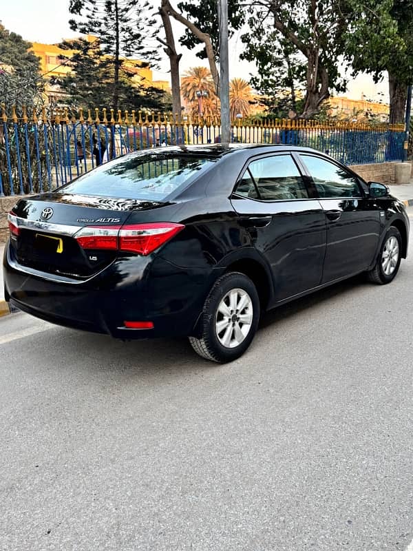 Toyota Corolla Altis 2017 in mint condition 5