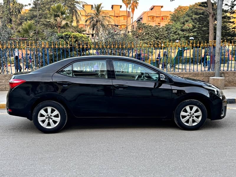 Toyota Corolla Altis 2017 in mint condition 7