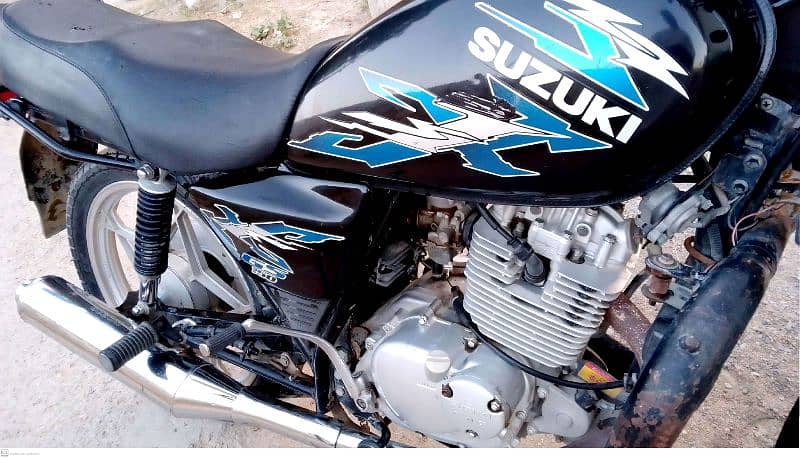 Suzuki GS 150 SE 6