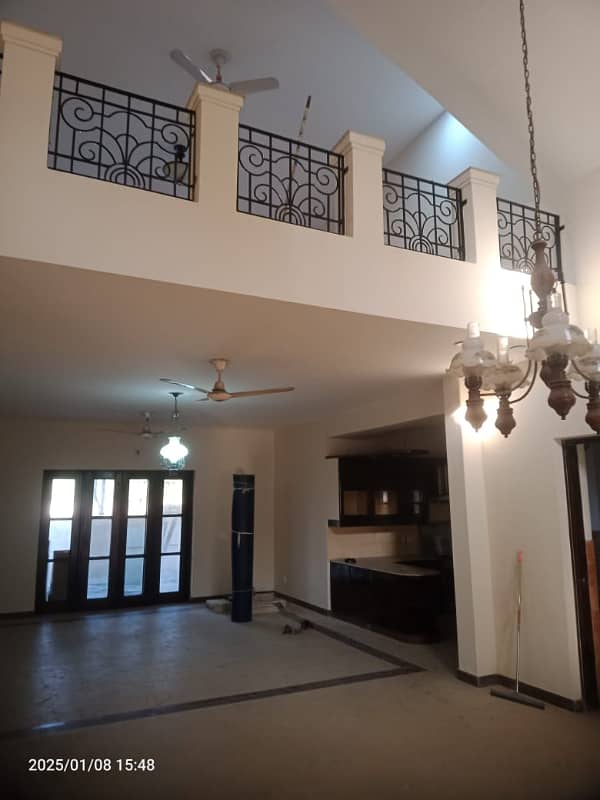 30 Marla house IDEAL location available for rent 10