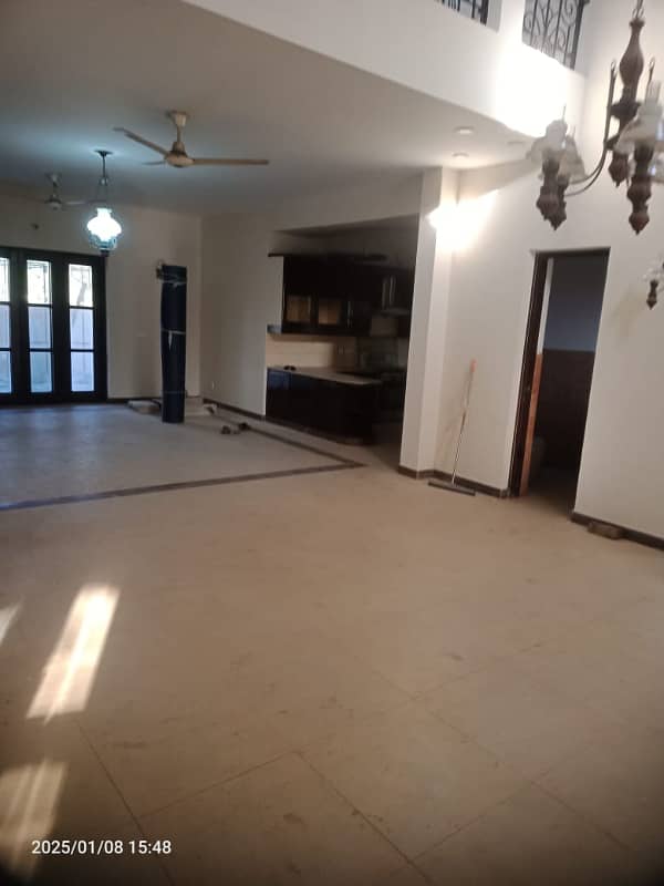 30 Marla house IDEAL location available for rent 12