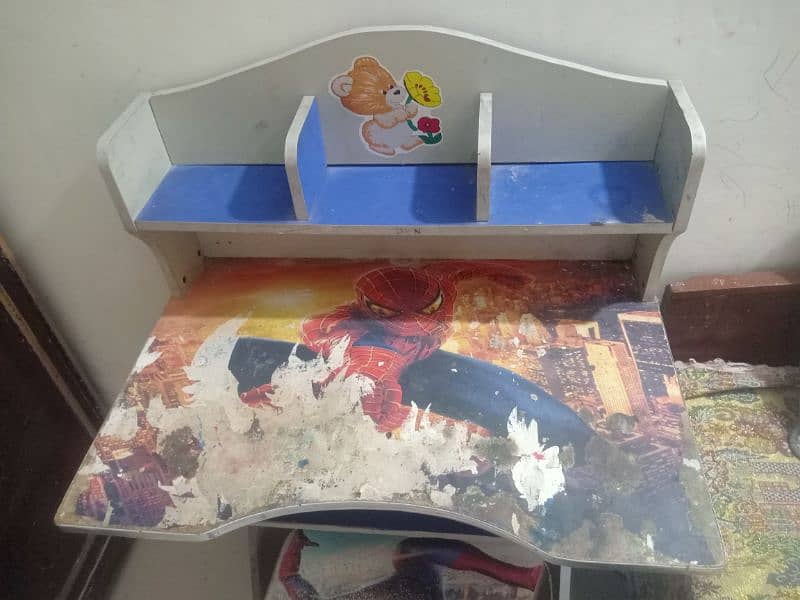 study table for kids with chair 0